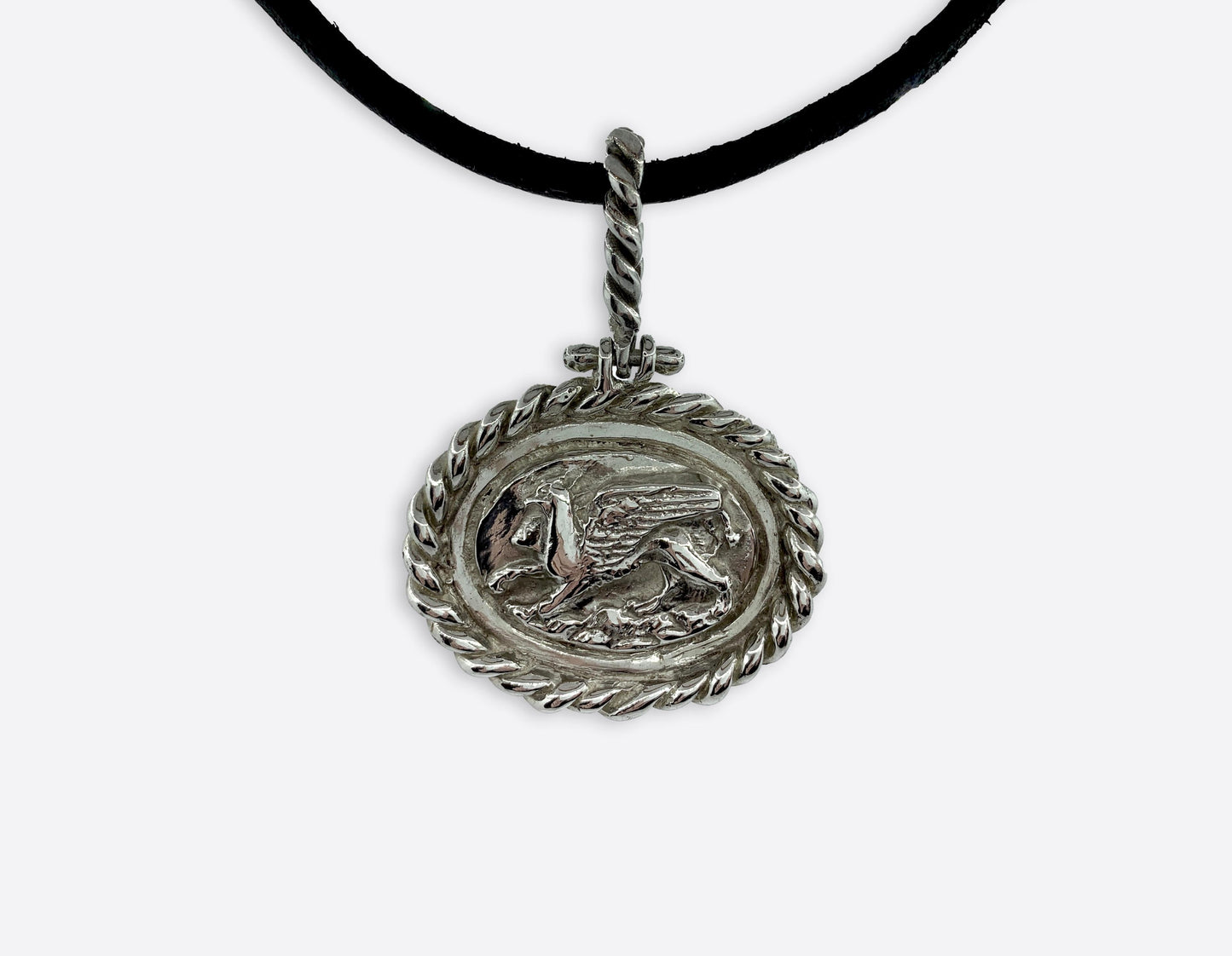 Pendente artigianale in Argento con calco di ippogrifo.