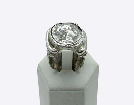 anello artigianale in argento apollo con fascia lavorata