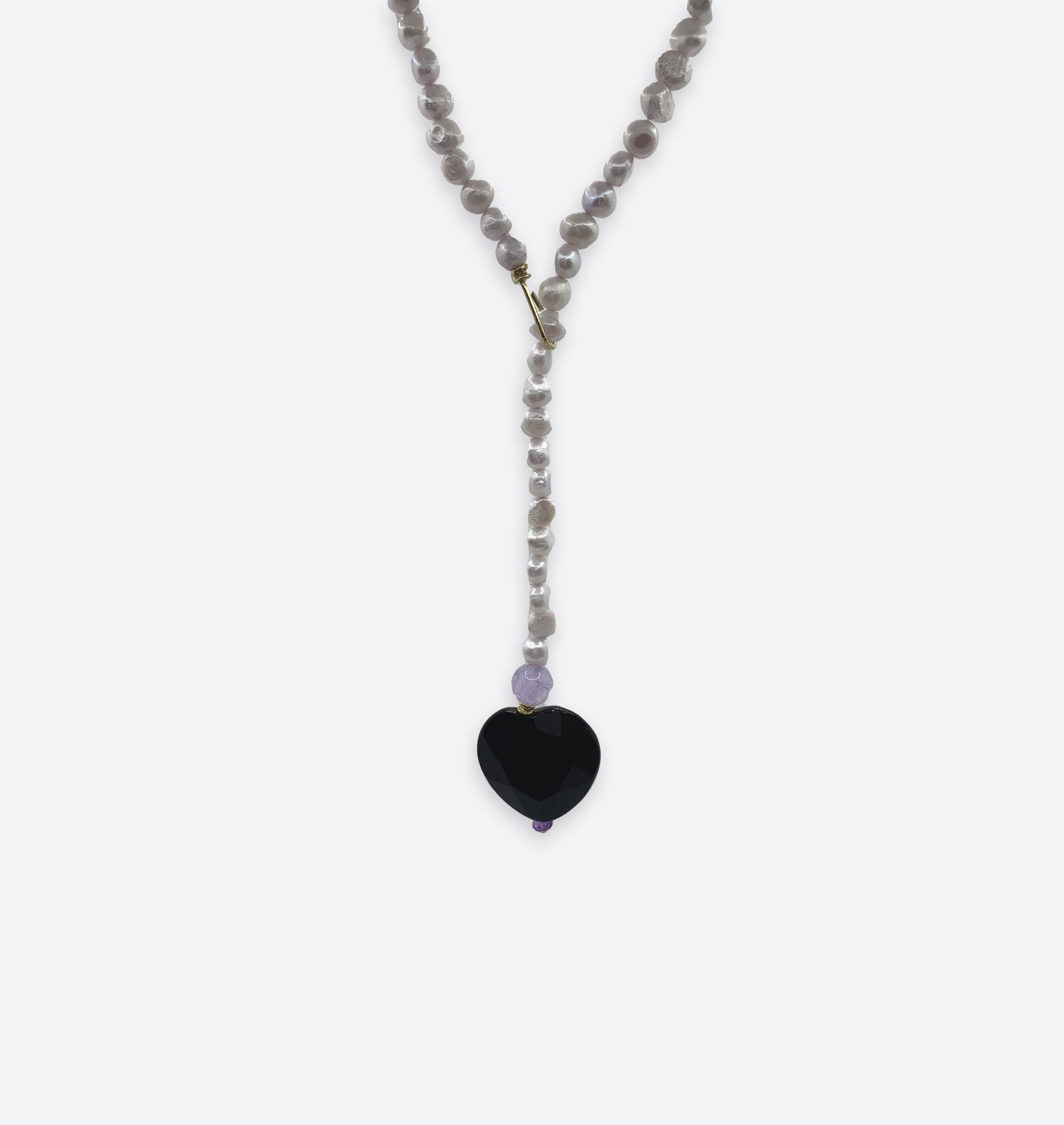 COLLANA REGOLABILE CON PERLE COLORATE, ORO E PENDENTE CUORE ONICE
