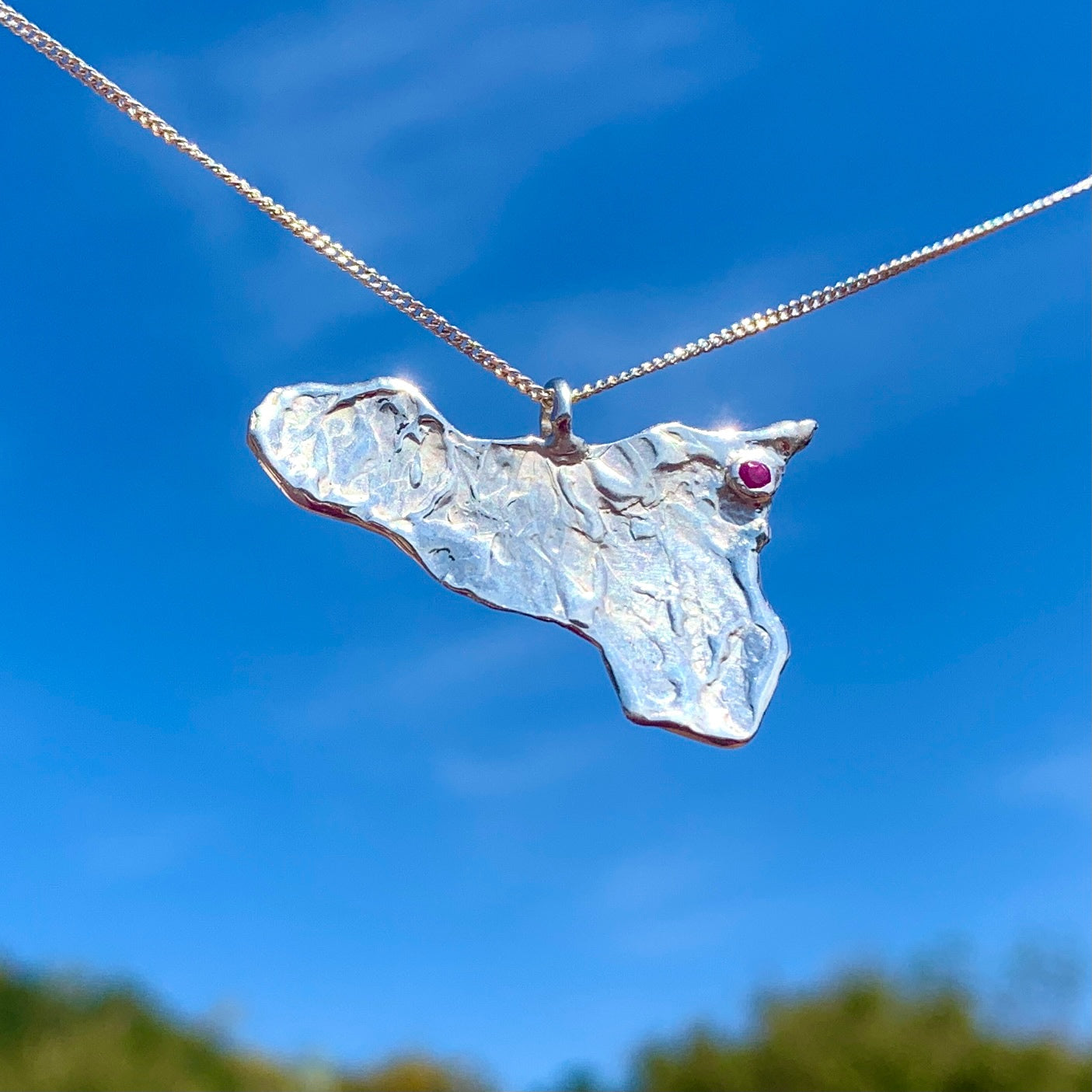 Collana in Argento con pendente artigianale Sicilia e rubino.